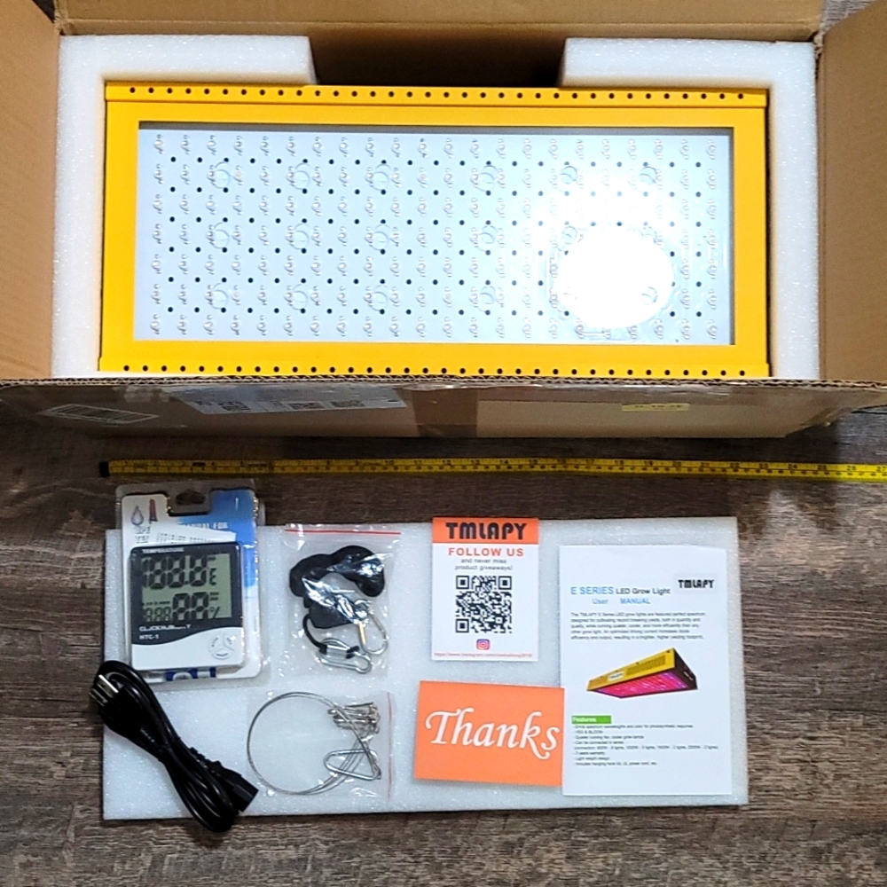 Tmlapy 1500 Watt LED Veg/Bloom Grow Light NWT with lots of extras great deal